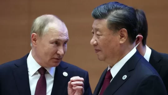 Mengapa Rusia Tetapi Tidak China Menghadapi Tindakan Hak Asasi Manusia